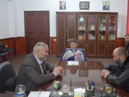 В мэрии Карабулака Ингушетии чествовали юного перспективного боксера Абдуллу Аушева