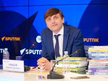 Со следующего учебного года в российские школы вернут серебряные медали