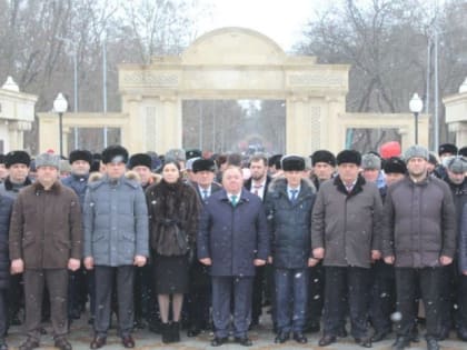На мемориальном комплексе «Слава» почтили память сынов нашего народа, которые в годы Великои‌ Отечественнои‌ вои‌ны, положили свои жизни за мирное небо над нашими головами.