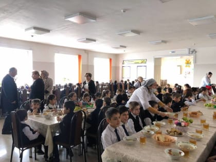 Партийцы города Карабулак проверили качество питания во всех школах города