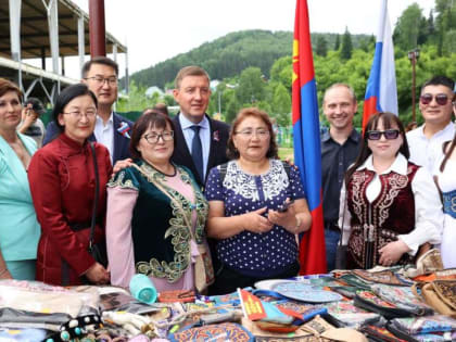 «Единая Россия» поздравила жителей регионов с Днём России