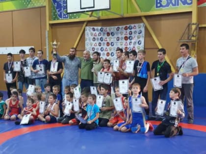 В городе Карабулак прошли масштабные соревнования по вольной борьбе