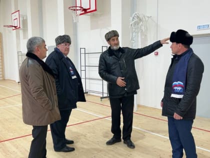 Партийный десант «Единой России» в рамках реализации Народной программы провел мониторинг качества проделанных работ в школе №1 с.п. Берд-Юрт.