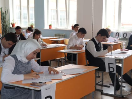 Выпускники Ингушетии сдают ЕГЭ по русскому языку
