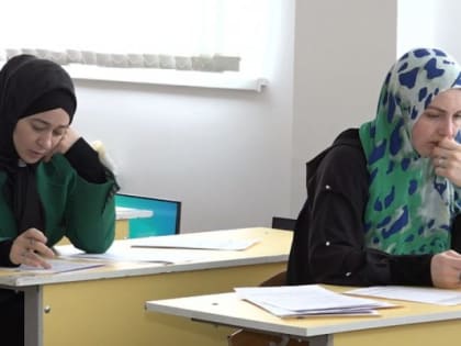 Родители учащихся сели за парты