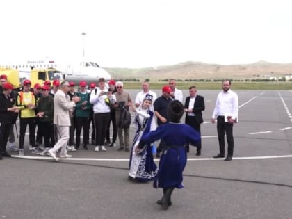 В аэропорту Ингушетии тепло встретили гостей из Карелии