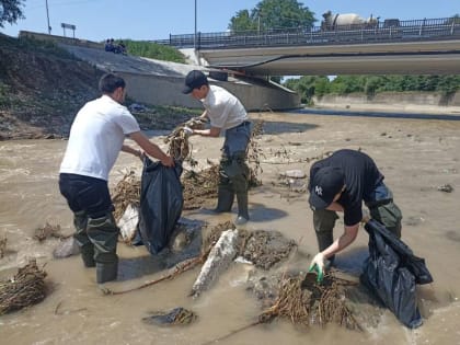 Русло реки Сунжа очистили в Карабулаке после дождей