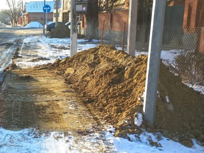 По сигналу общественности: строительный песок убрали с тротуара