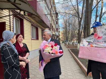 Юсуп Богатырёв поздравил с 8 Марта мать военнослужащего, погибшего на СВО