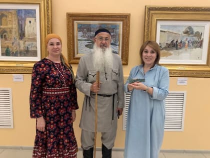 Коллекционер Абубакар Султыгов подарил музею ИЗО Ингушетии Аланский топор III-IV века