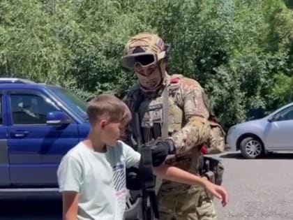 О службе в полиции рассказали детям, отдыхающим в летнем лагере «Нефтяник»