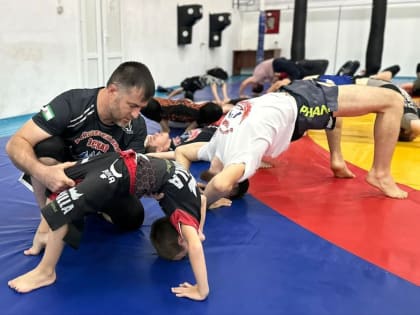 В ФОК «Чемпион» полицейский провел «Зарядку со стражем порядка»