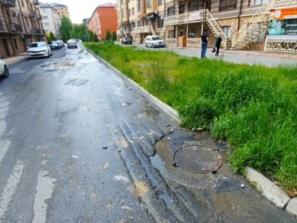 Сотрудники МУП "Водоканал г.Магас" устранили прорыв канализации по ул.Мальсагова