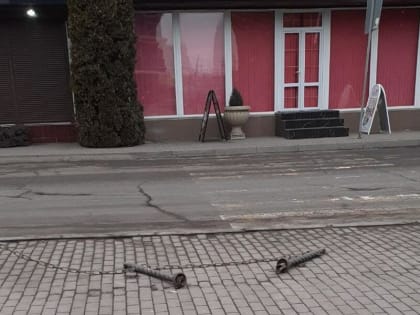 Вандалы сломали в Ингушетии ограждение памятника в Назрани