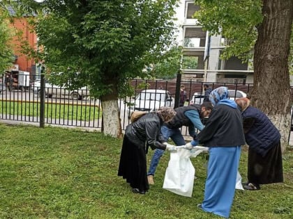 В Карабулаке Ингушетии провели субботник в Сквере Ветеранов