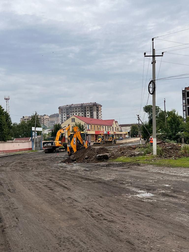 Ремонт назрань. Улица Чеченская Назрань. Назрань улицы. Г Назрань ул Московская. Ремонт улицы ливневнки.