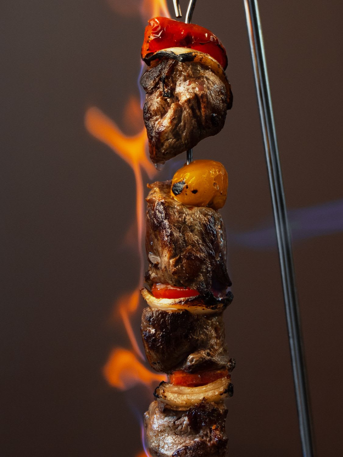 Brochette en flammes vives, studio