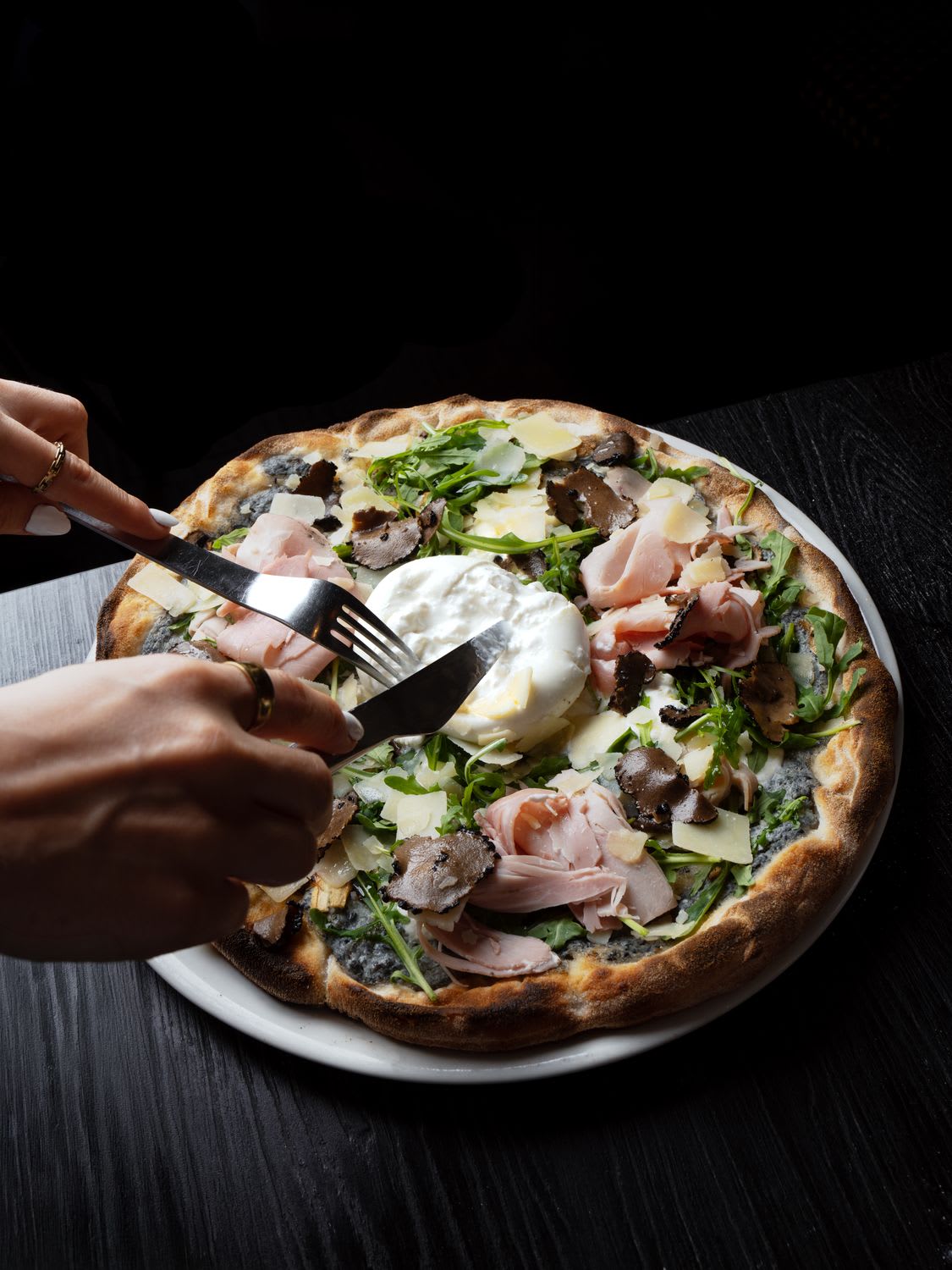 Pizza Truffella, jambon truffé et burrata
