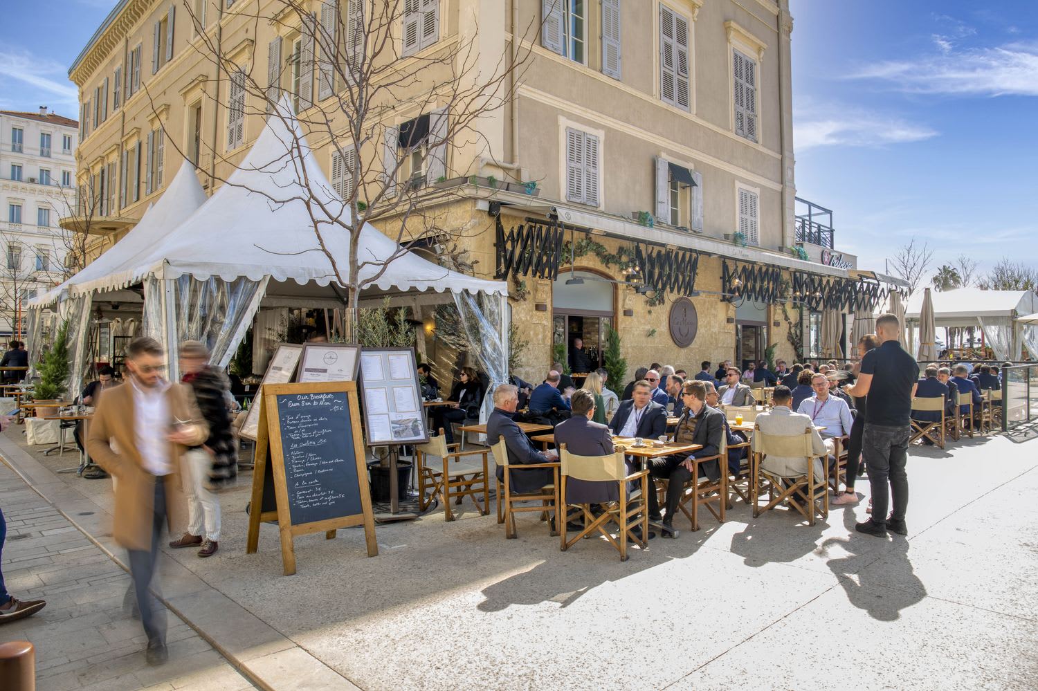 La terrasse animée sous chapiteaux, événement