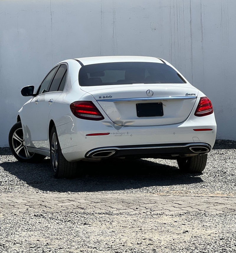 MERCEDES BENZ E200