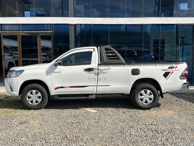 TOYOTA HILUX SINGLE CAB