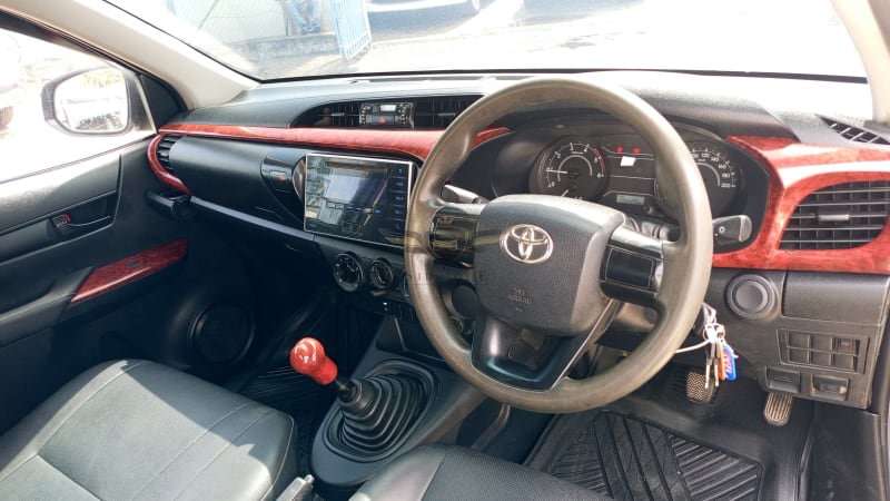 TOYOTA HILUX SINGLE CAB