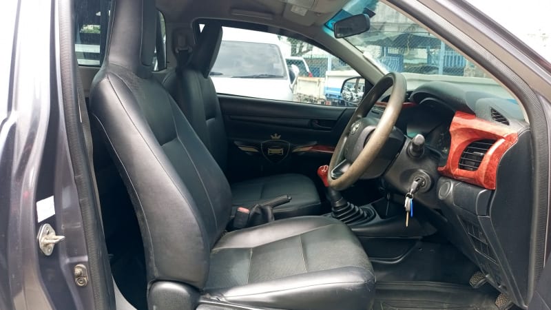 TOYOTA HILUX SINGLE CAB