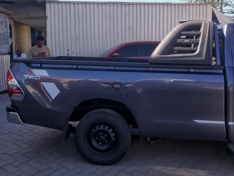 TOYOTA HILUX SINGLE CAB