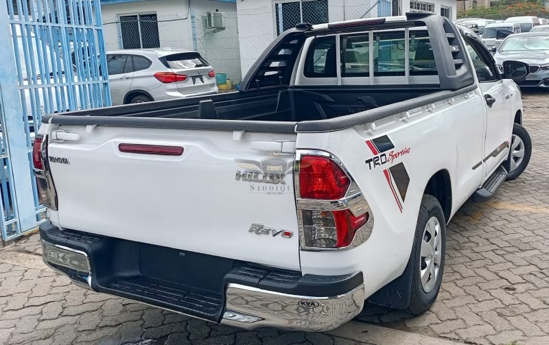 TOYOTA HILUX SINGLE CAB