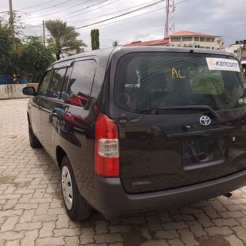 TOYOTA SUCCEED HYBRID 