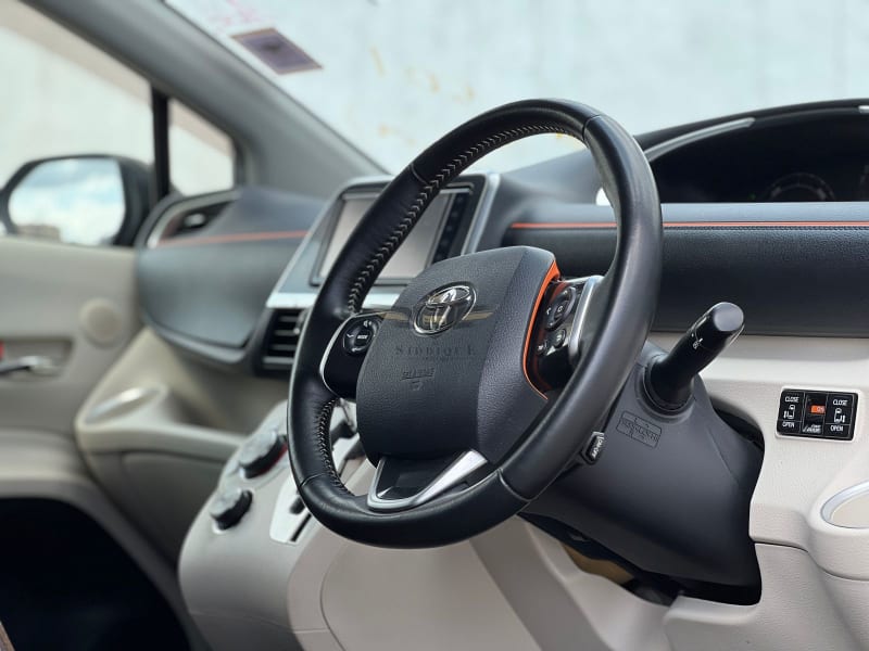 TOYOTA SIENTA HYBRID 