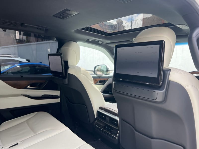 LEXUS LX600