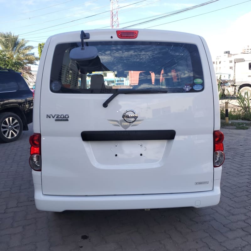 NISSAN NV200