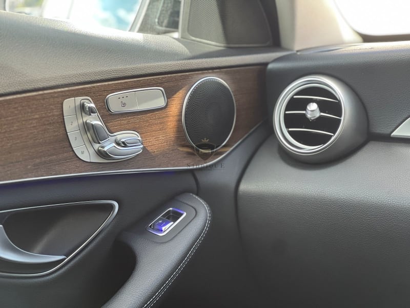 MERCEDES-BENZ C200