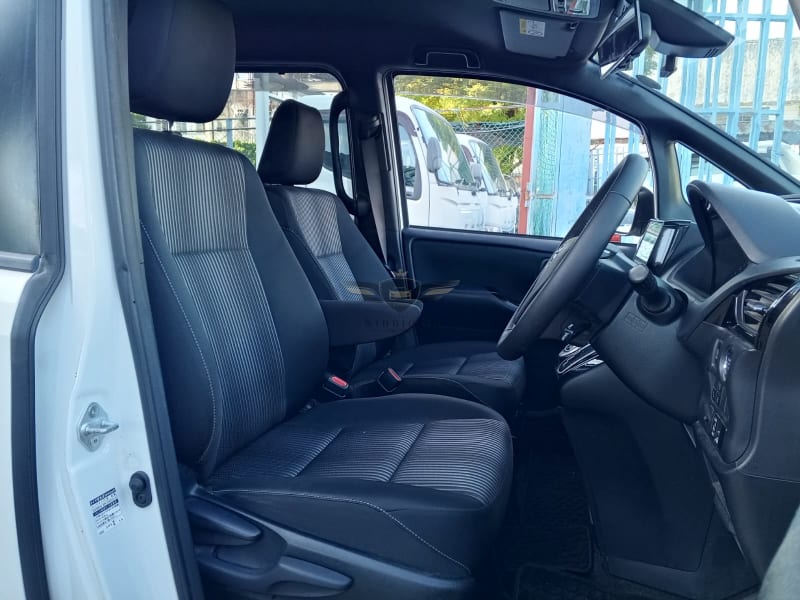 TOYOTA VOXY ZS PACKAGE 