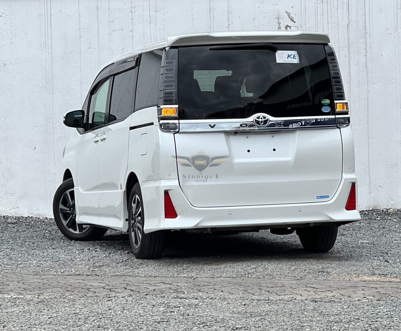 TOYOTA VOXY ZS PACKAGE 