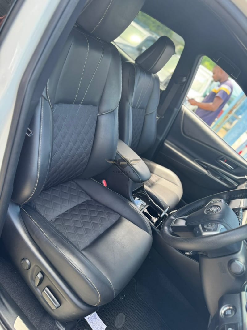 TOYOTA HARRIER PREMIUM 