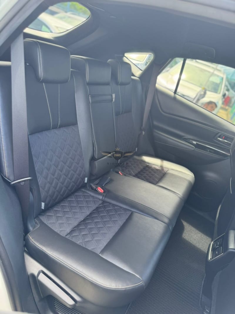 TOYOTA HARRIER PREMIUM 