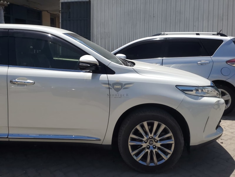 TOYOTA HARRIER PREMIUM 