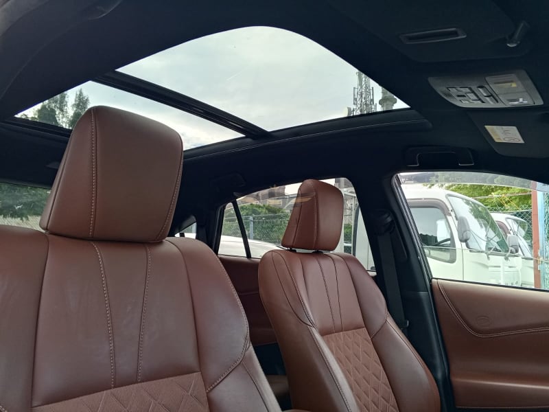 TOYOTA HARRIER PREMIUM 
