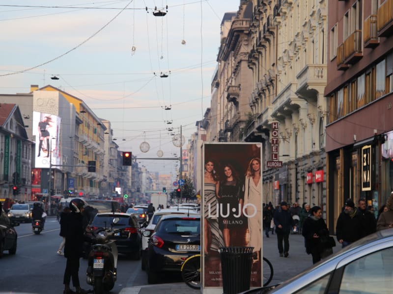 Corso Buenos Aires Stroll