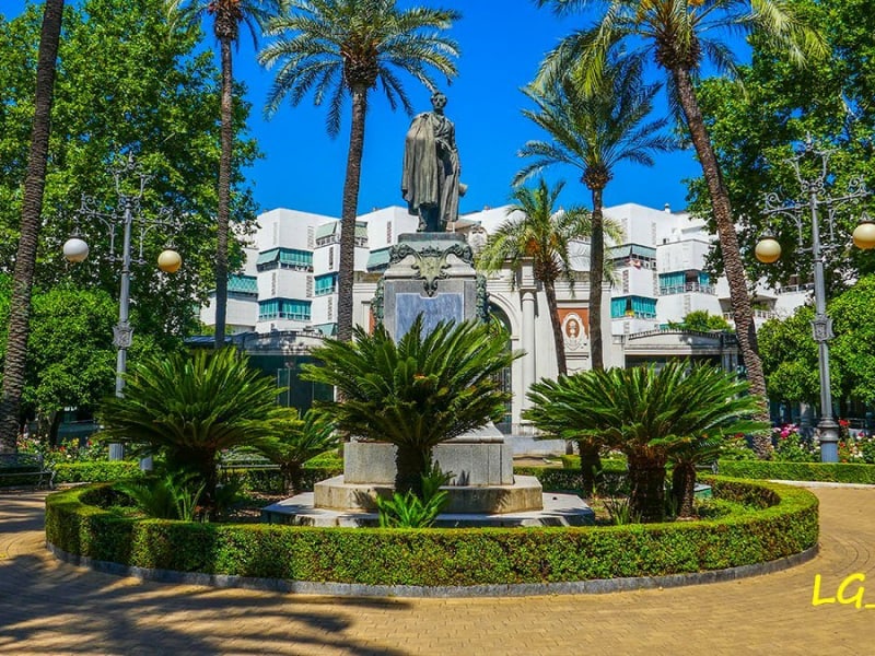 Jardines de la Victoria Path