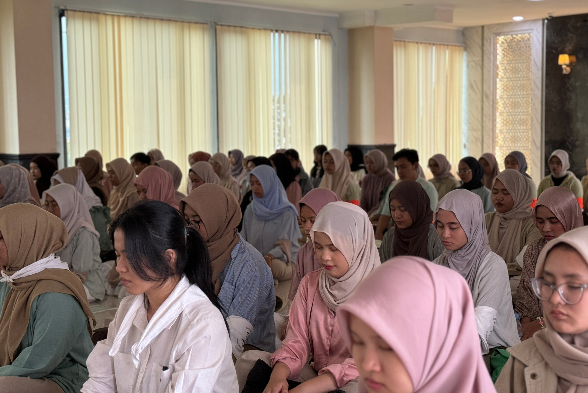 Meditasi Duduk Hening dan Sesi Mental Health Support Group