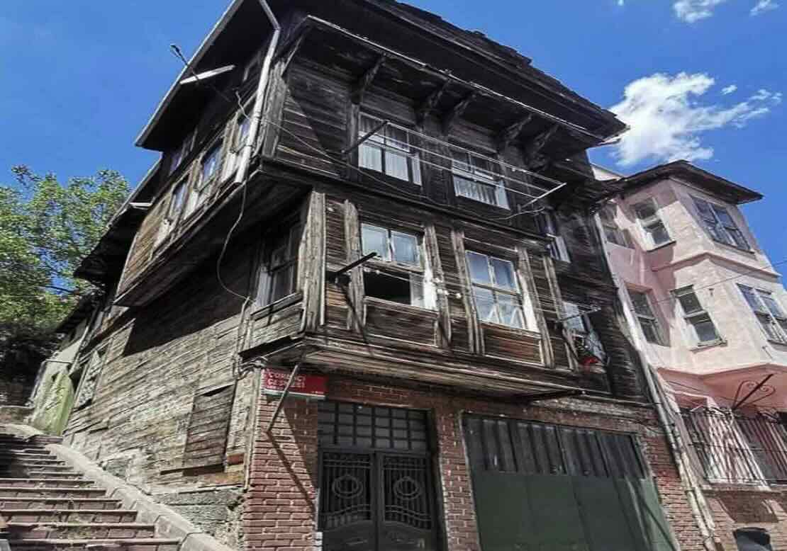 Pembe'nin Evi