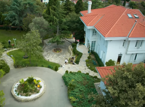 Kıskanmak Dizi Ev