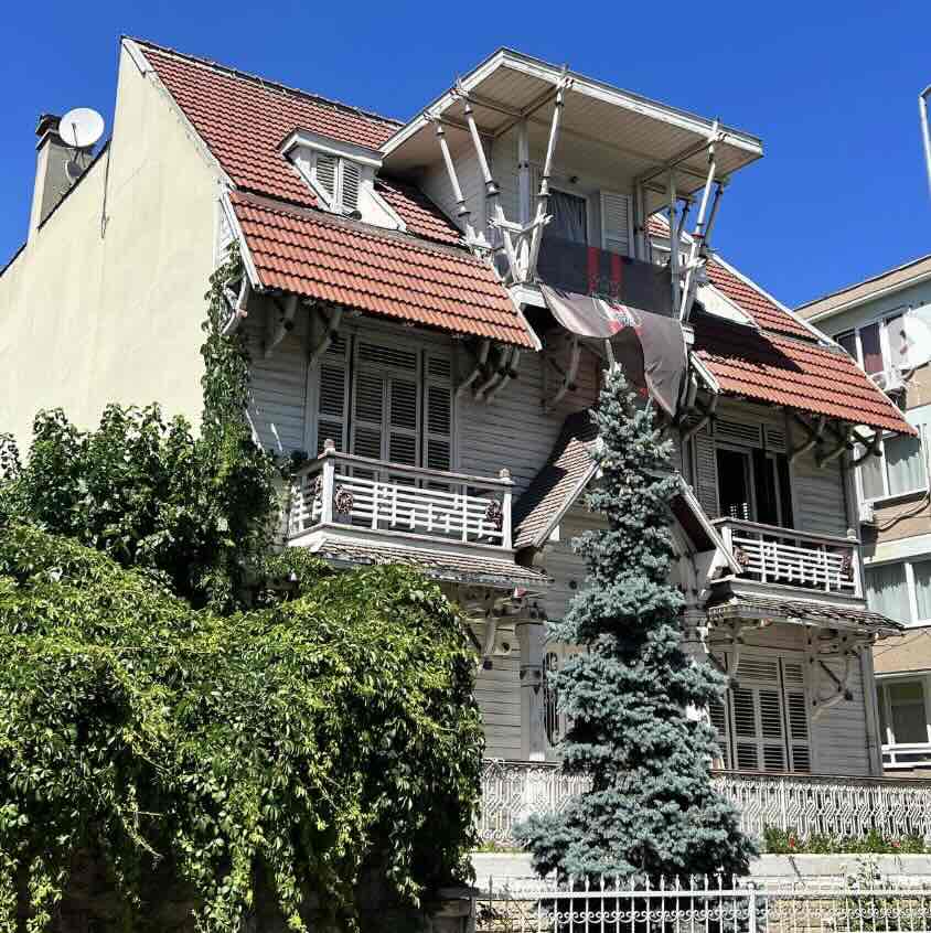 Pisi Pisi Filmi Ayşin'in (Müjde Ar) evi (Schindler Evi. Yeşilköy, İstanbul.)