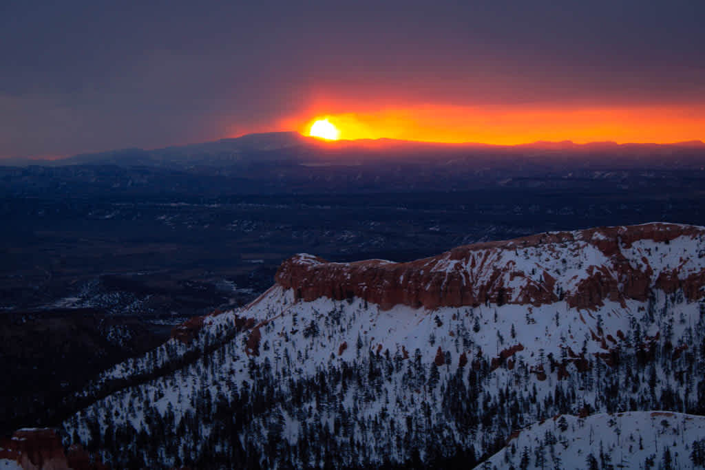 The sun rising at Bryce