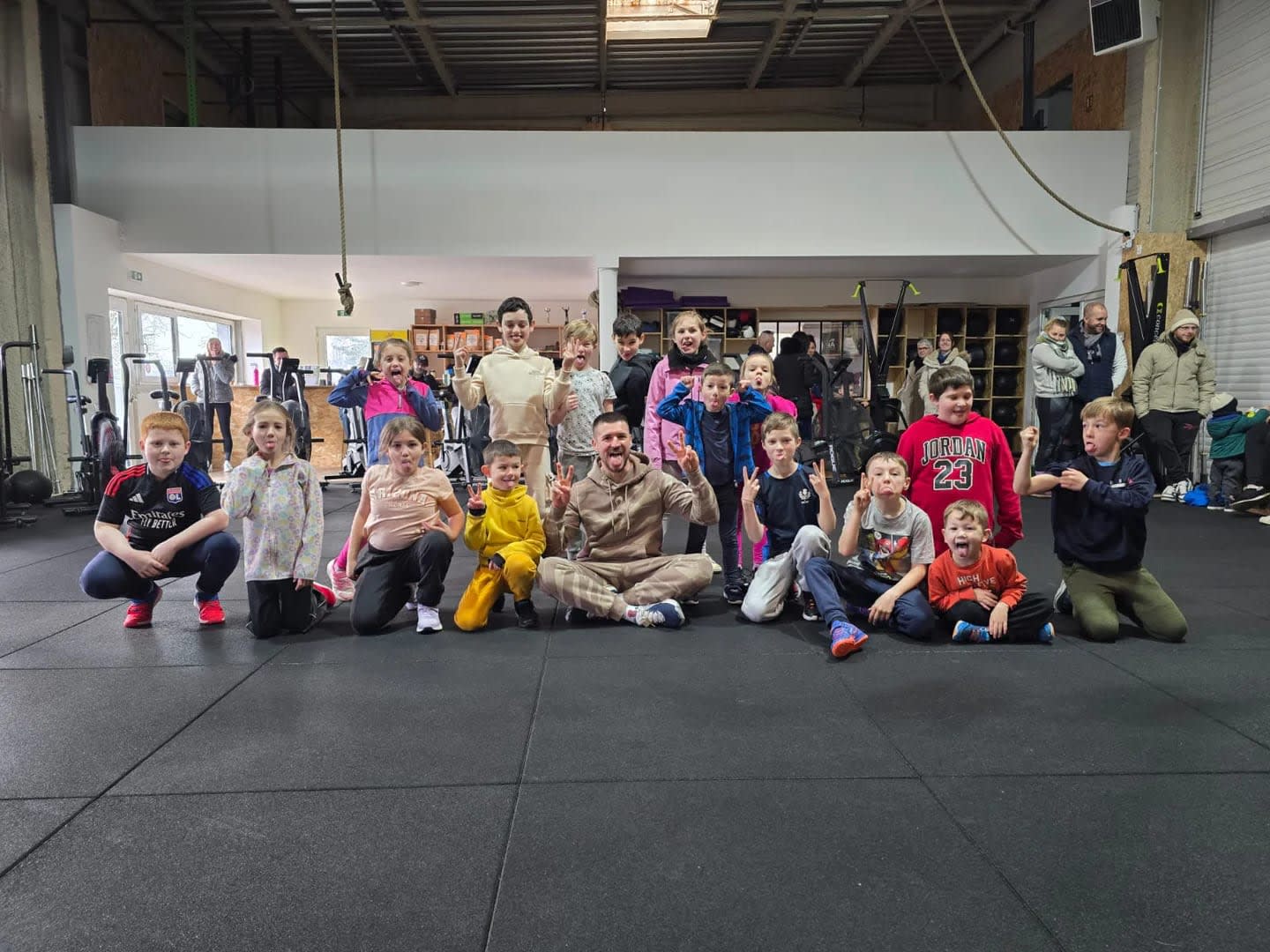 Enfants et adultes pratiquant le Heiden Kids
