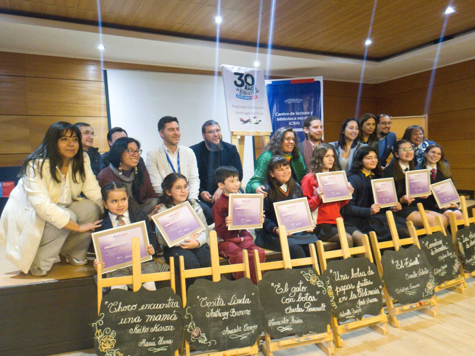 Ocho estudiantes de la región destacan en iniciativa lectora del Mineduc a nivel nacional “Booktubers Bibliotecas (CRA) 2024“