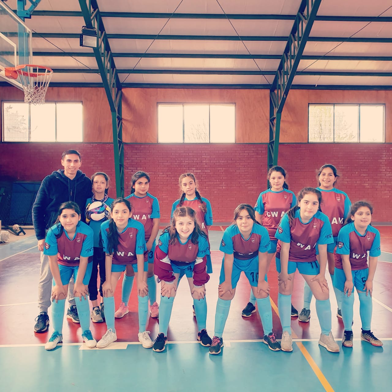 Selección sub 12 de futsal femenino participando en la fase comunal de su categoría para pasar a la fase zonal